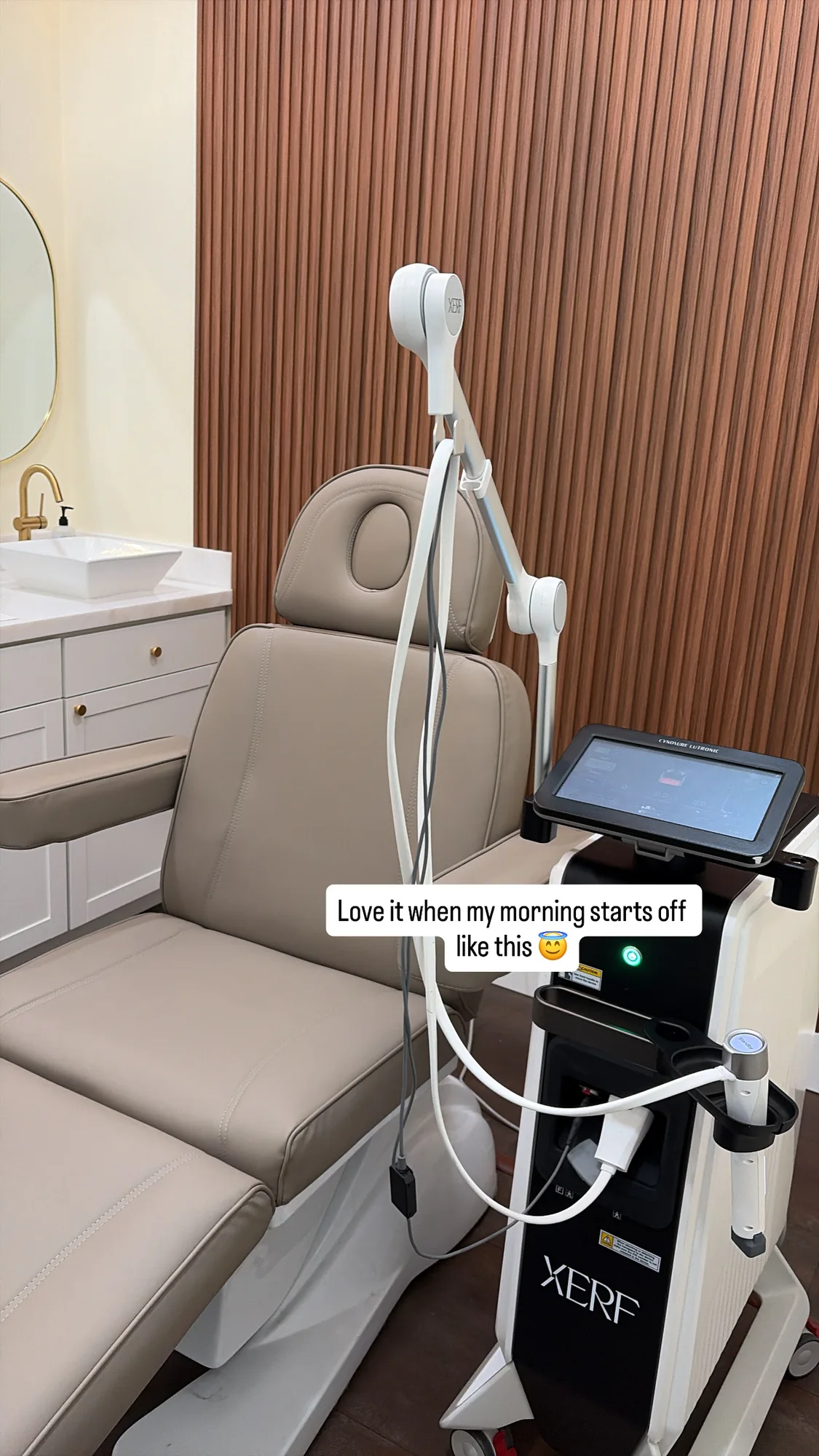 XERF device beside the treatment chair at Areum Haus